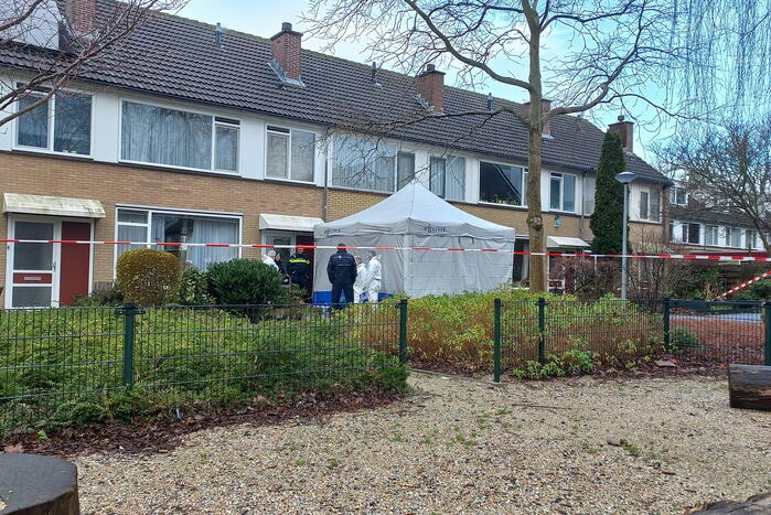 Stoffelijk overschot op straat aangetroffen