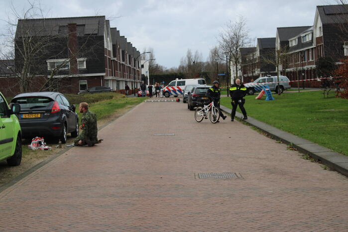 Straat afgezet na aantreffen vuurwerkbom