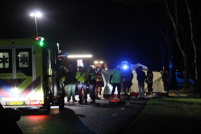 Voetganger overleden en twee zwaargewond bij aanrijding met personenauto