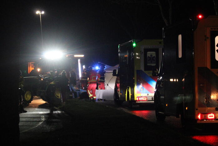 Voetganger overleden en twee zwaargewond bij aanrijding met personenauto