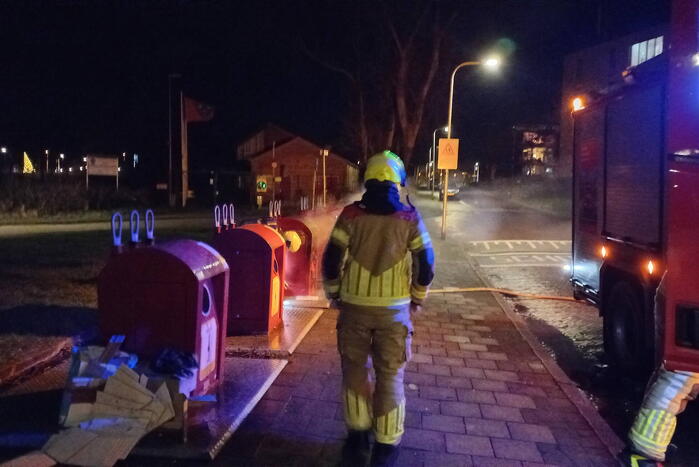 Brandweer blust ondergrondse containerbrand