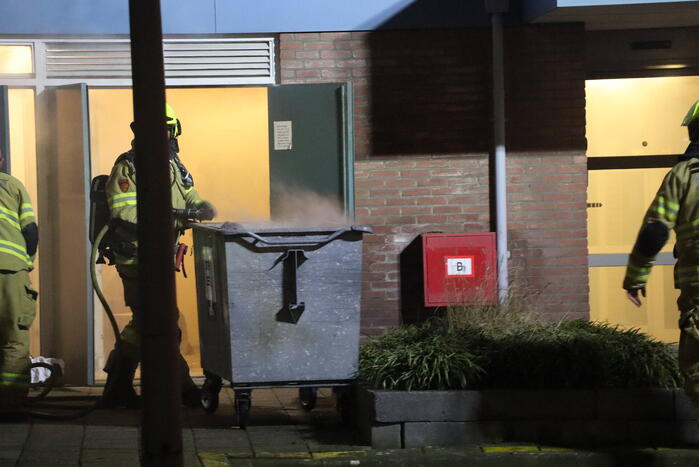 Container in berging vat vlam