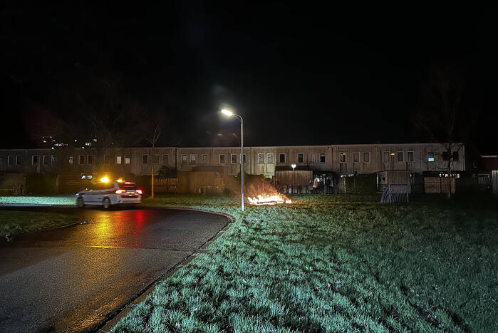 Brandweer blust vreugdevuur