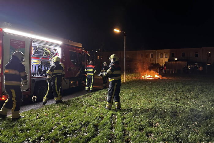 Brandweer blust vreugdevuur