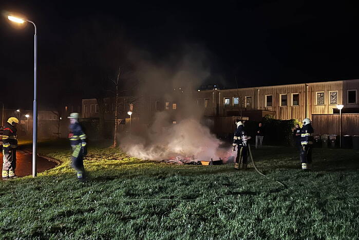 Brandweer blust vreugdevuur