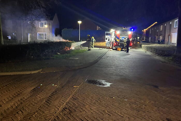 Brandweer blust buitenbrand