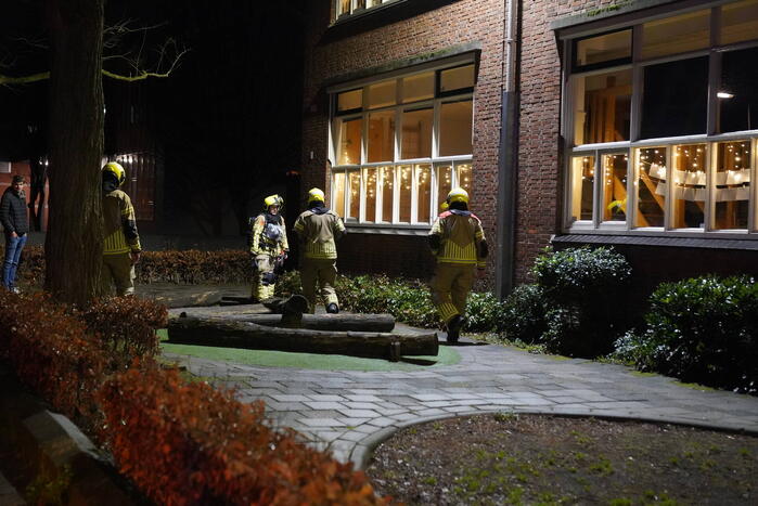 Brandweer onderzoekt school op brand