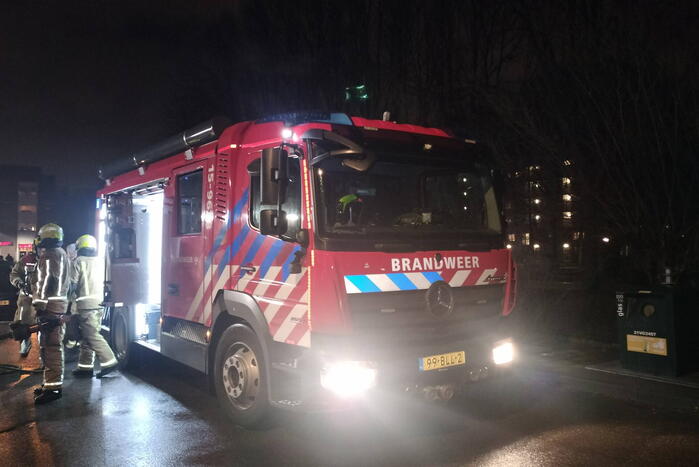 Geparkeerde bestelbus volledig uitgebrand