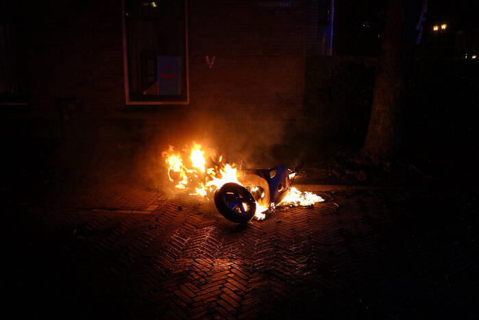 Scooter volledig uitgebrand