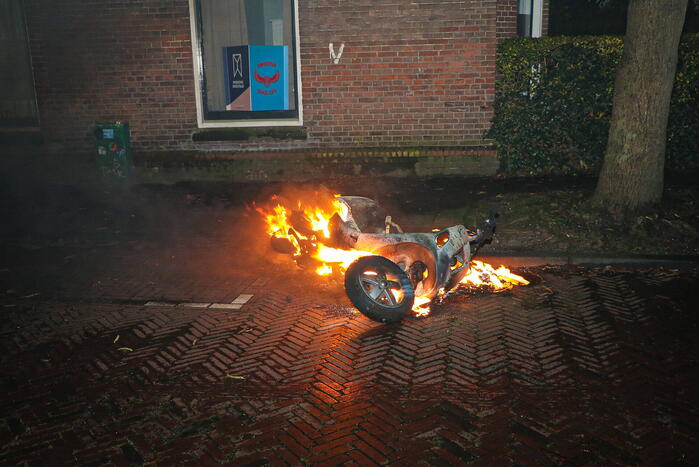 Scooter volledig uitgebrand