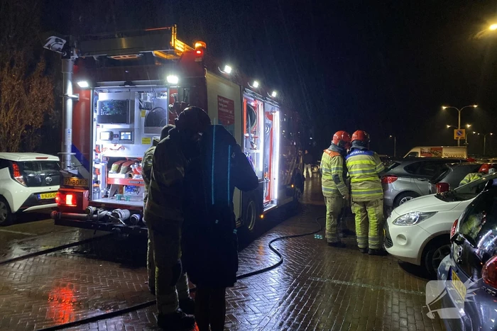 Felle brand in geparkeerde auto