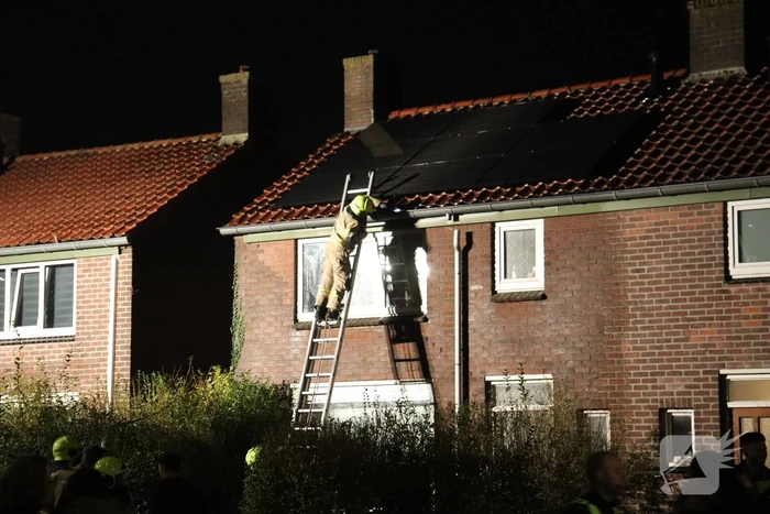Dak brand snel onder controle