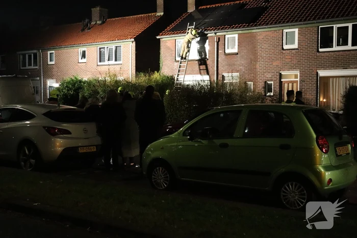 Dak brand snel onder controle