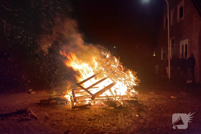Brandweer blust flink vreugde vuur