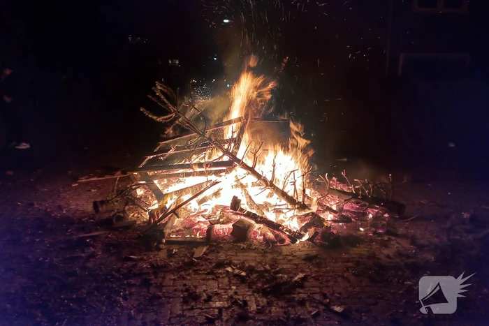 Brandweer blust flink vreugde vuur