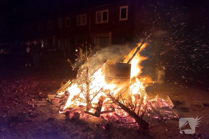 Brandweer blust flink vreugde vuur