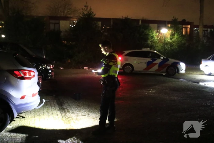 Poging tot in brand steken van vier voertuigen