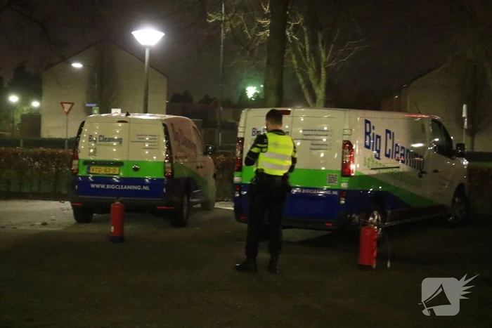 Poging tot in brand steken van vier voertuigen
