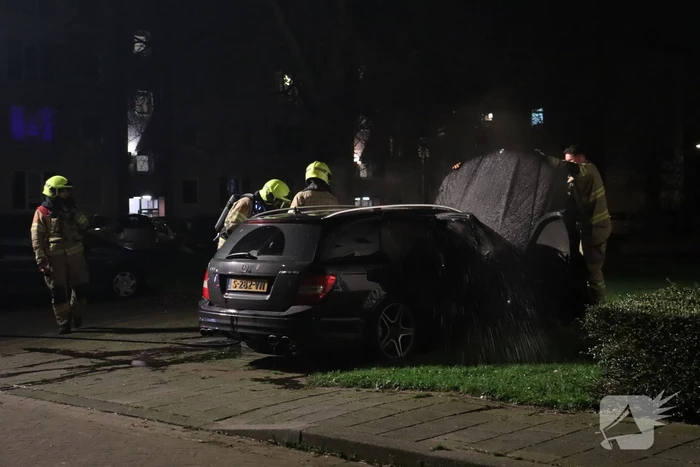 Brand in geparkeerde auto