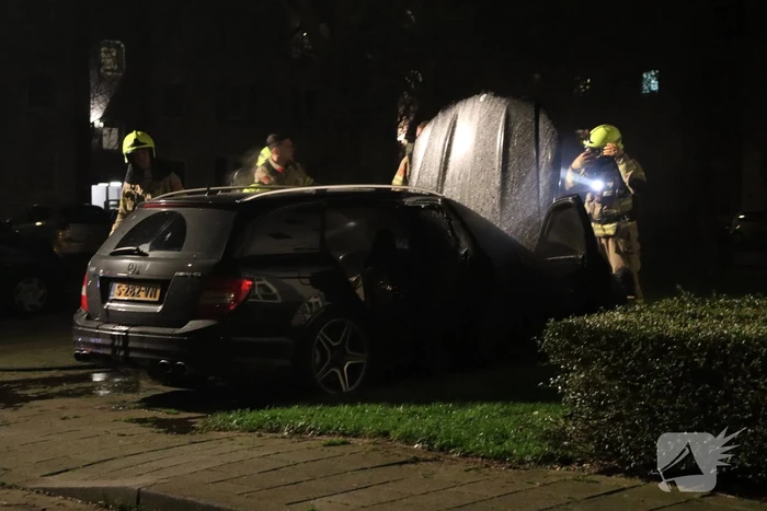 Brand in geparkeerde auto