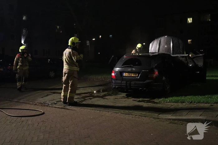 Brand in geparkeerde auto