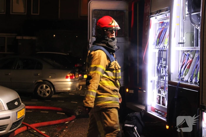Schuur en overkapping verwoest door brand