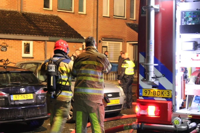 Schuur en overkapping verwoest door brand