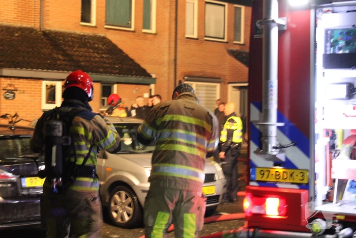 Schuur en overkapping verwoest door brand