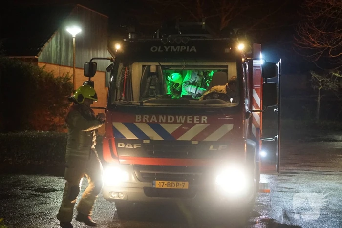 Winkelwagen met banden in brand