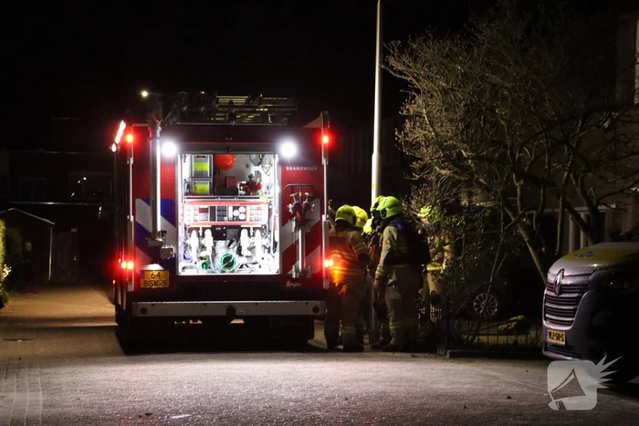 Brand in bijgebouw snel onder controle