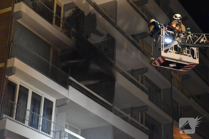 Felle brand op balkon van flat na harde knal