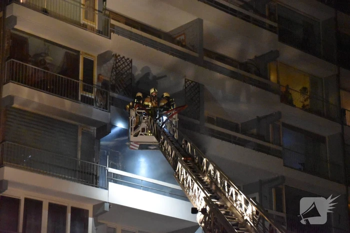 Felle brand op balkon van flat na harde knal