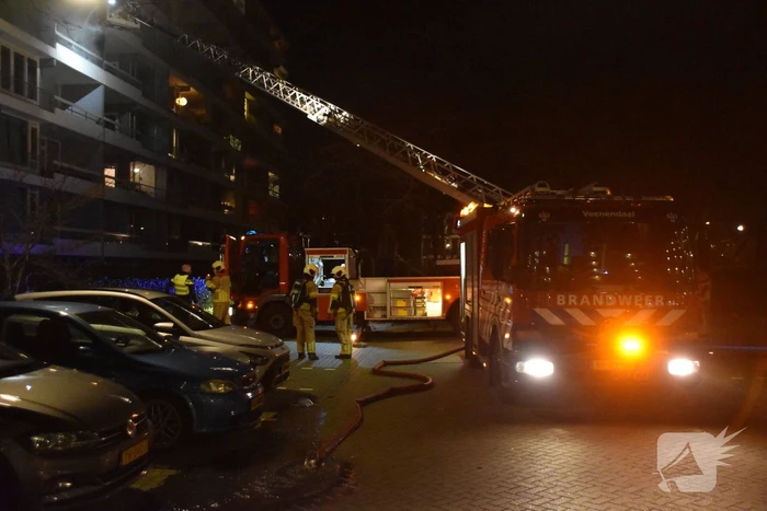 Felle brand op balkon van flat na harde knal