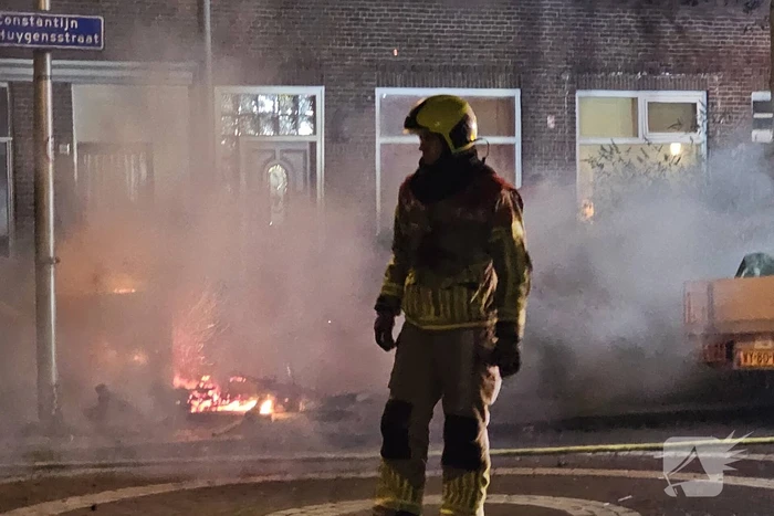 Brandweer blust vreugdevuur