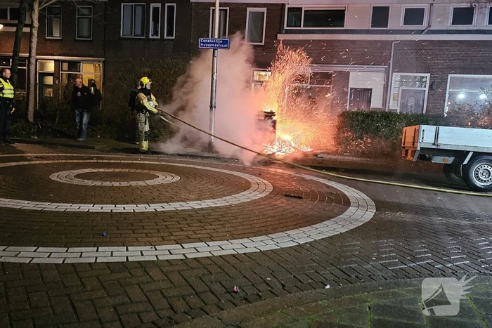 Brandweer blust vreugdevuur