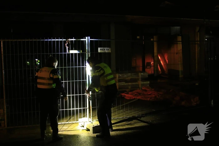 Brand in studio's in aanbouw