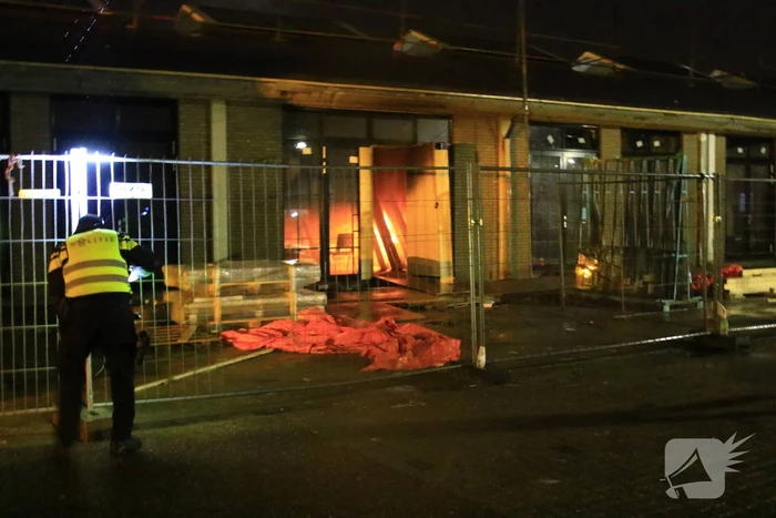 Brand in studio's in aanbouw