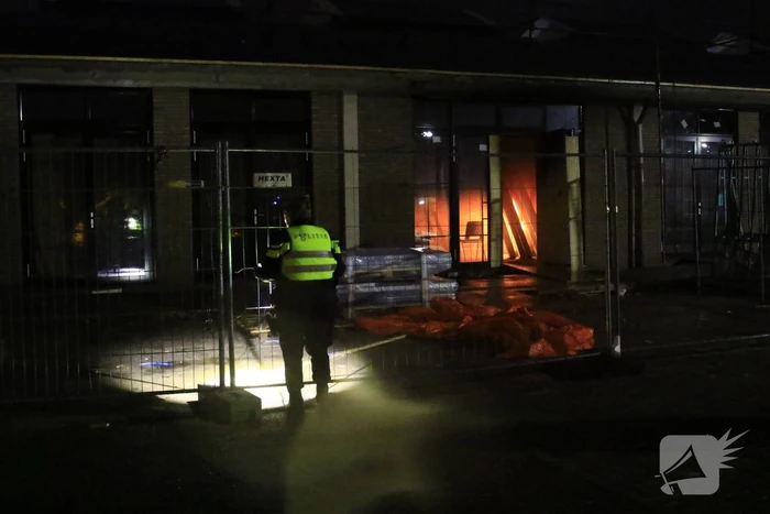 Brand in studio's in aanbouw