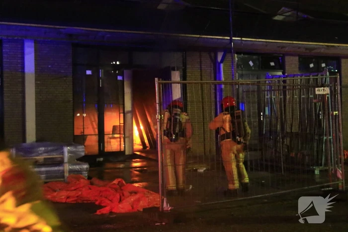 Brand in studio's in aanbouw