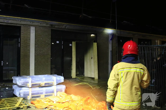 Brand in studio's in aanbouw