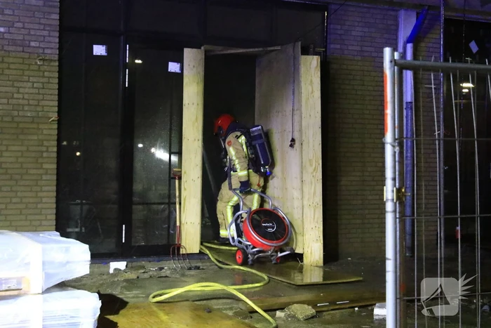 Brand in studio's in aanbouw