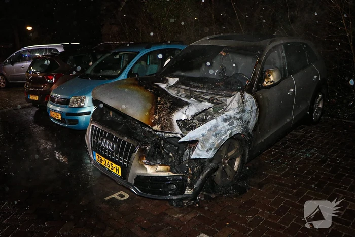 Auto verwoest door brand