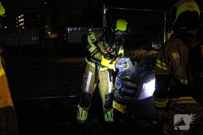 Bestelbus volledig uitgebrand