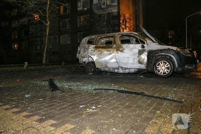 Auto volledig verwoest door brand