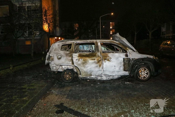 Auto volledig verwoest door brand