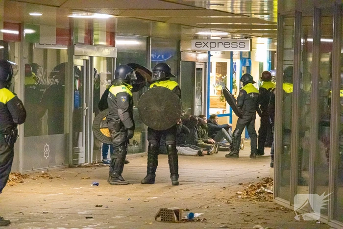 Mobiele Eenheid ingezet na ongeregeldheden