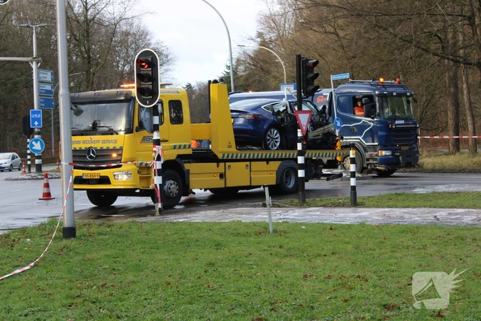 Weg afgesloten na ernstige aanrijding vanwege onderzoek