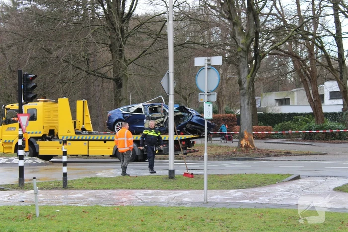 Weg afgesloten na ernstige aanrijding vanwege onderzoek