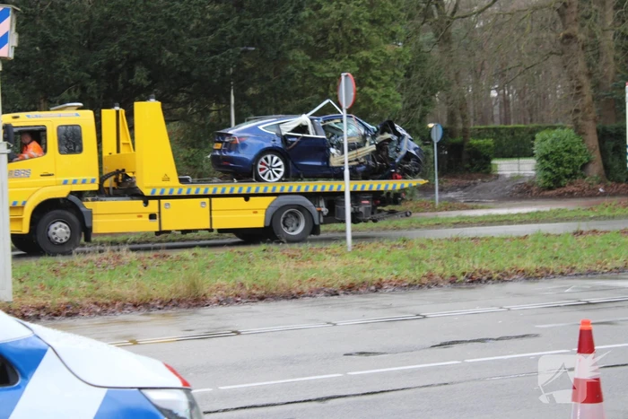 Weg afgesloten na ernstige aanrijding vanwege onderzoek
