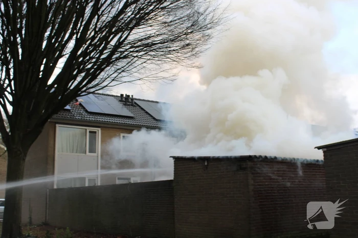 Uitslaande brand in schuur snel geblust